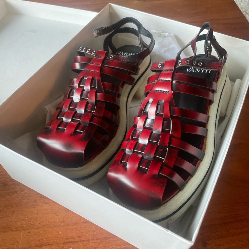 Simona Vanth Sandals